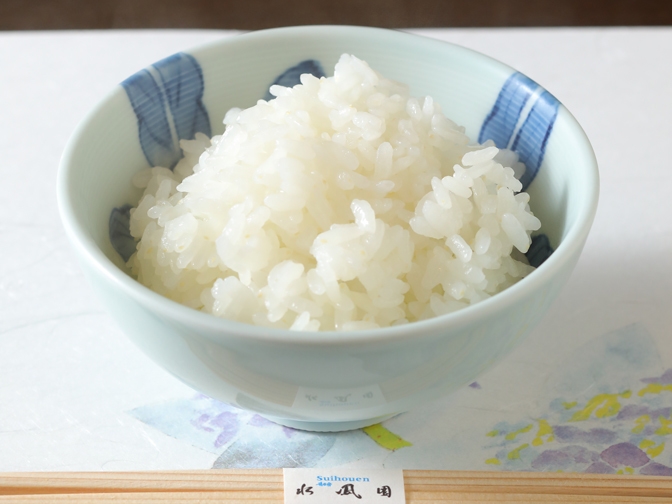 他にはない甘みと粘りが堪能できる「銀の朏(ぎんのみかづき)」