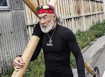 【粋を目指す野暮であれ】ストリートブランドDIVINERが、不良牧師ことアーサー・ホーランドと異色の対談を公開。「真の強さ」を再定義する。