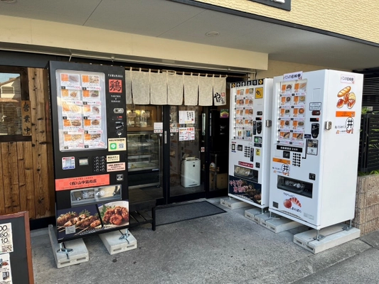 鶏肉店の自販機、兵庫県内に8台設置！ 自販機販売の魅力とは！？