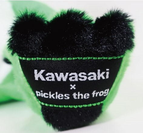 足裏にもコラボロゴの織りネーム