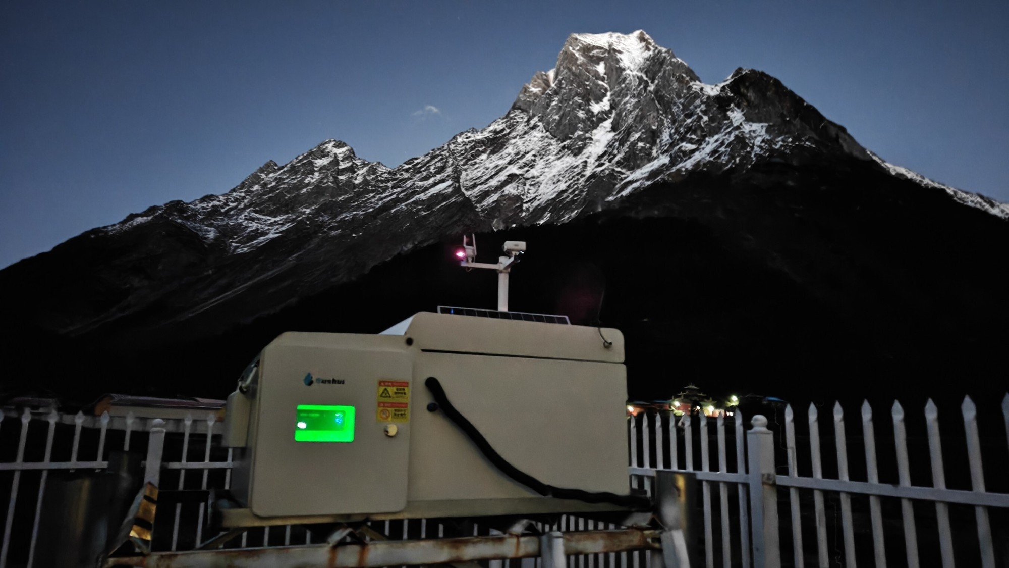 燃料電池をクラウド化 素水エナジー、東京「スマートエネルギーWeek 2026」で200W DMFC発電機を披露 エッジAI向け電源など3製品、リアルタイム監視に対応