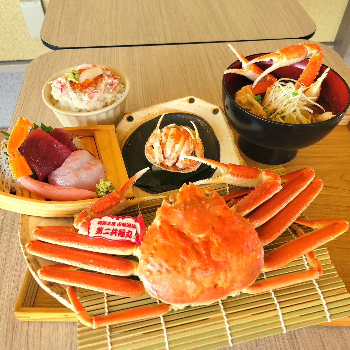 松葉ガニ、親ガニ定食~松葉ガニ・親ガニ・刺身・カニ汁・かにめし~