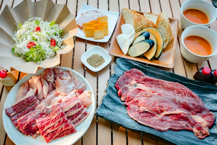 地元産にこだわった当店オリジナル燻製商品付きBBQセット