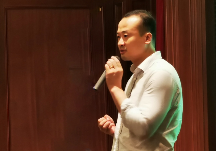 あいさつする阮CEO