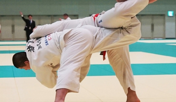 「第18回世耕杯争奪高校柔道大会」の様子