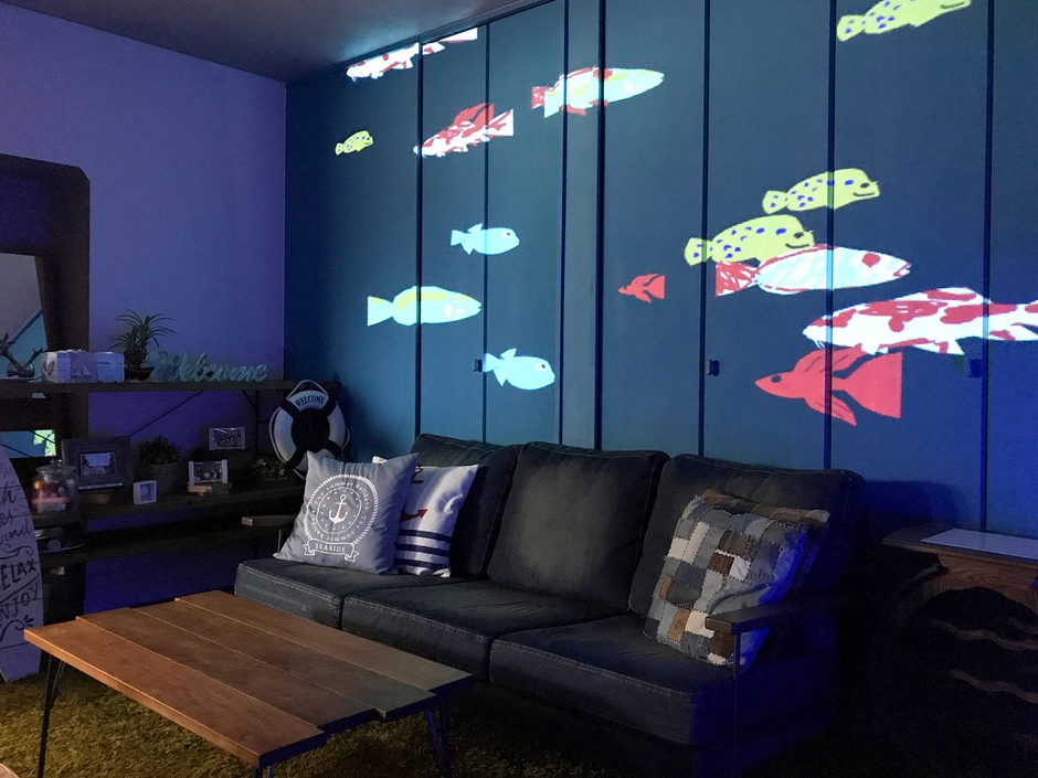 備え付けのタブレット端末や利用者のスマートフォンでデザインできる