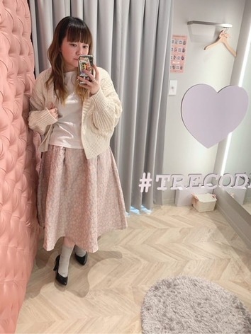 ピンクと白の甘甘コーディネート