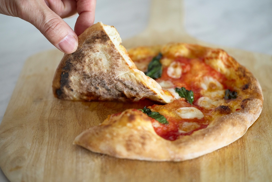 ピザオーブンで焼いたピザ