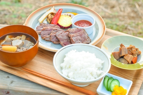 農家レストラン「せんば牛焼肉セット」