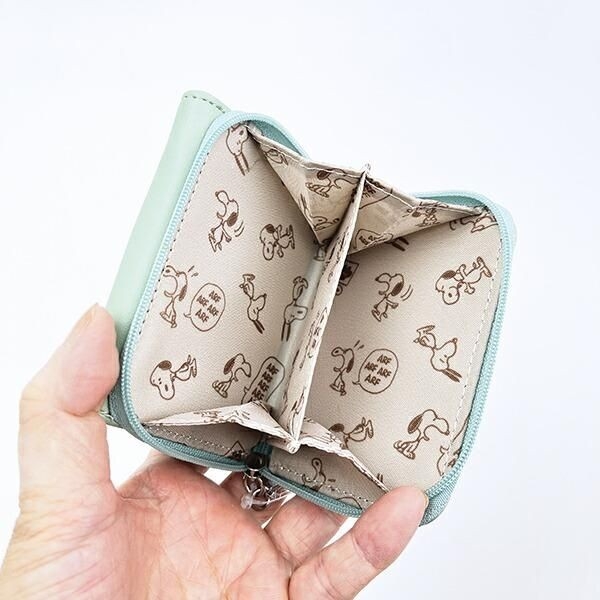 スヌーピーの大人っぽいコンパクトな財布