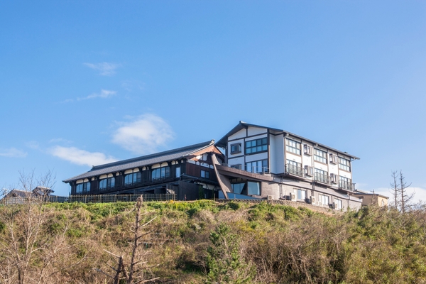 今にも大海原に漕ぎ出すかのような舟形の宿