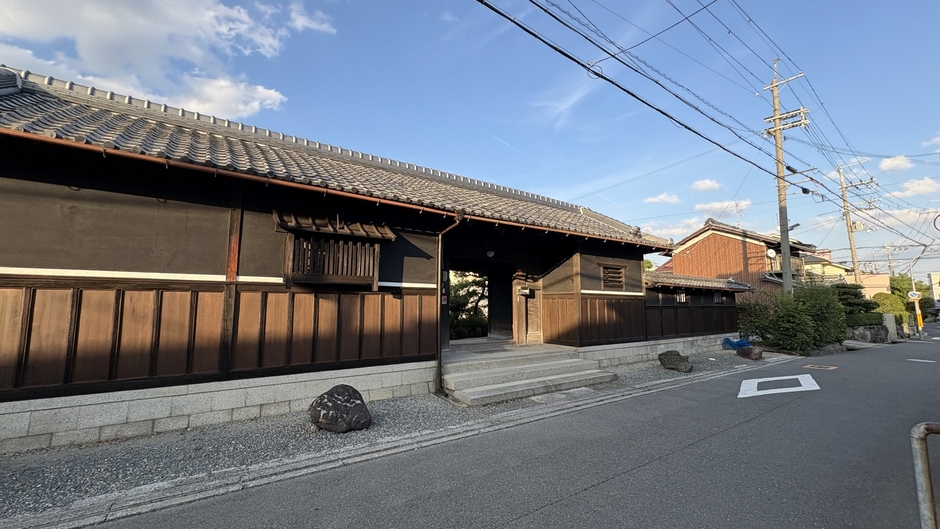 HALO,外観。重要文化財指定の古民家