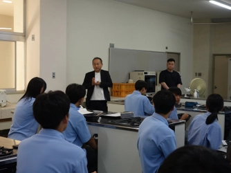 高校生の約7割が「働くこと」に不安を感じる時代に 地元企業の社長が中高生へ“働く楽しさ”を直接伝える授業 ～倉敷名物「ぶっかけうどん」の盛り付け体験も実施～