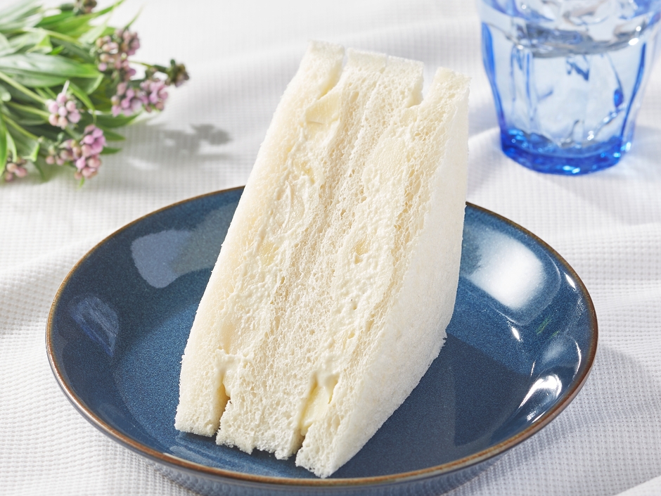 白いポテトサラダサンド イメージ画像