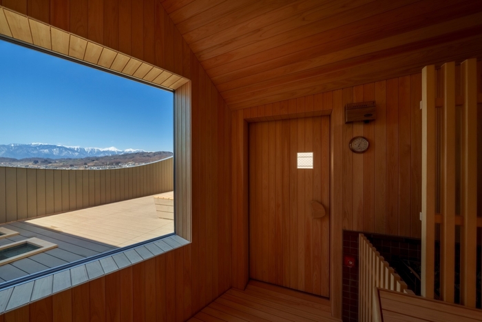 サウナ建屋の中からの北アルプス2