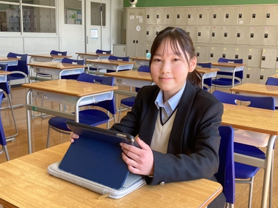 スタディサプリEnglish「Eフェスタ」において、全国上位1%に入る成績を収めた大阪信愛学院中学校2年(当時)の永山花音さん