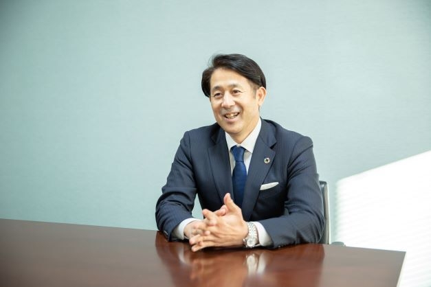 鍋嶋 洋行 氏