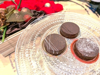 バレンタインのチョコ選びに迷う方へ朗報！「洛甘ビターショコラ」をご来店のお客様全員に試食していただいております