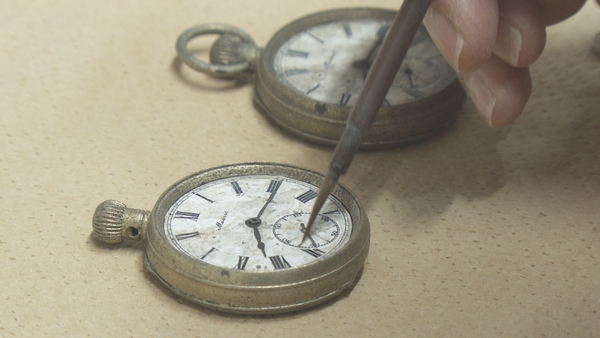 製作が進む「８時15分で止まった懐中時計」のレプリカ