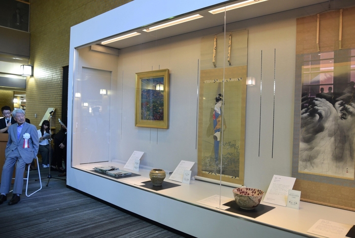 披露された作品と長谷川顧問