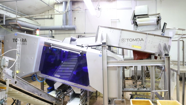宮崎の冷凍野菜メーカー、イシハラフーズが 自由落下式光学選別機TOMRA 5Cの導入後、生産量を倍増
