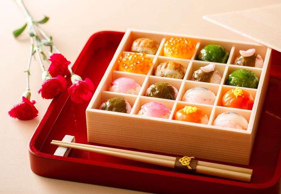 金澤 春手まり 16個入 / 2,975 円(税込)