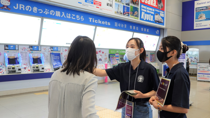 関西空港駅ボランティアでの訪日外国人へのアテンド