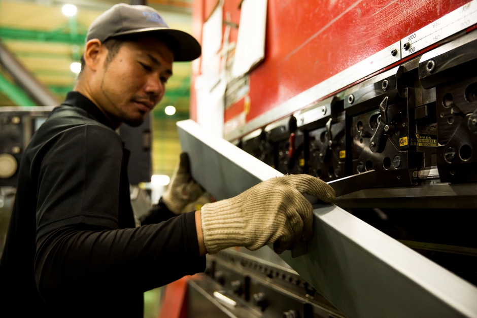 プレス曲げ加工