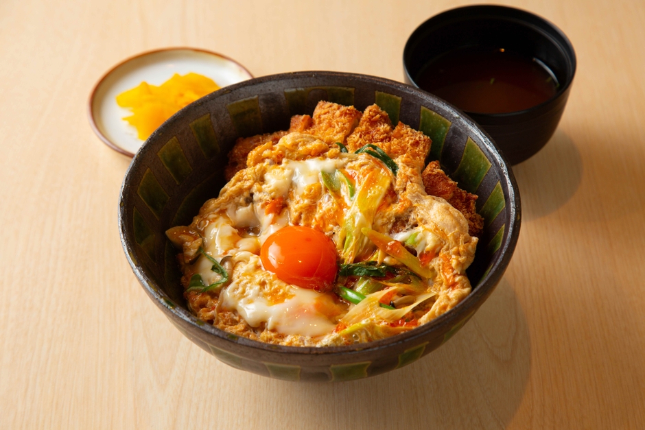 こだわり卵の薩摩茶美豚ロースかつ丼