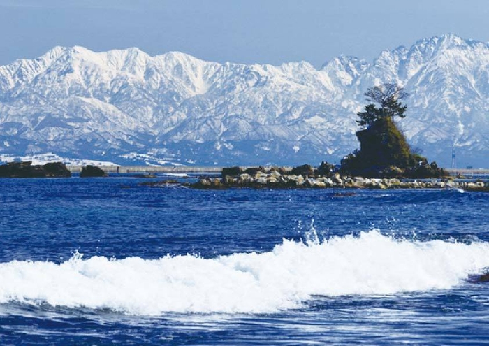 氷見から見た富山湾　海越しに見える立山連峰