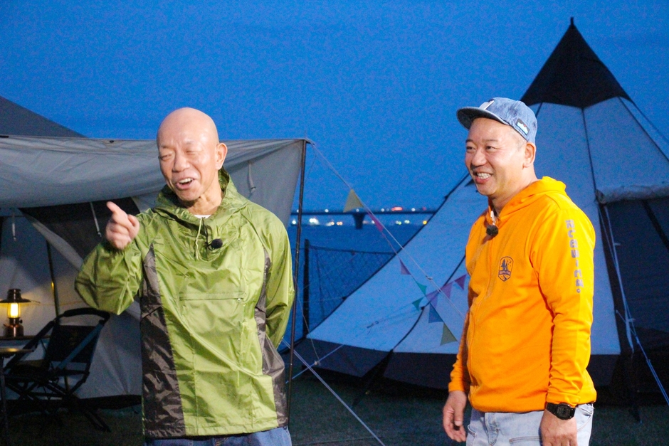 結成30周年を迎えたバイきんぐ(左から小峠英二、西村瑞樹)