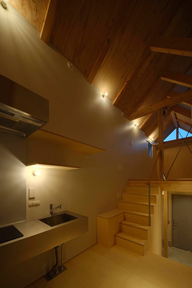 内観／照明点灯(2)(写真：鳥村鋼一)