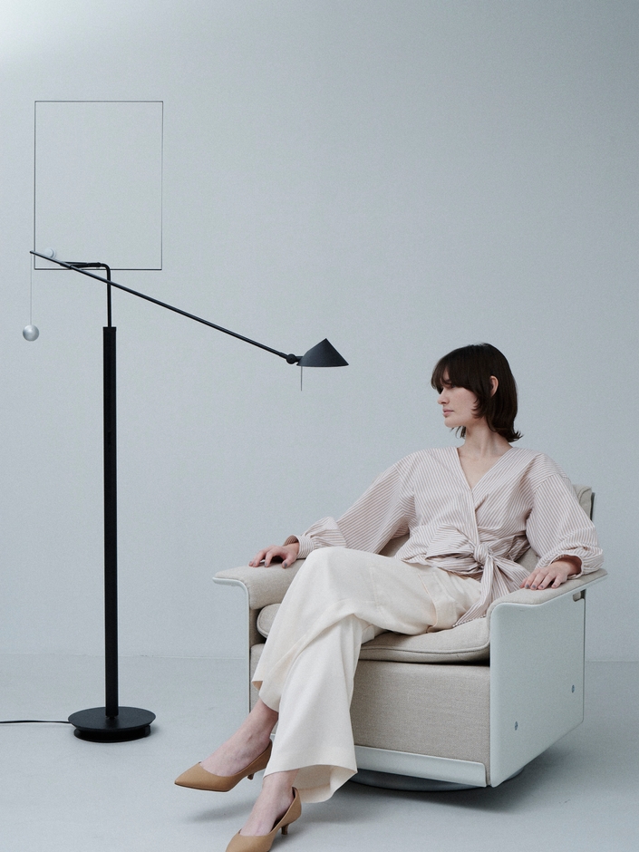 Blouse¥11,000 inc.tax・Pants¥12,980 inc.tax・Shoes¥12,980 inc.tax