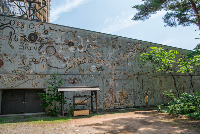 淺井裕介「土の泉」　Photo. Tsuyoshi Hongo