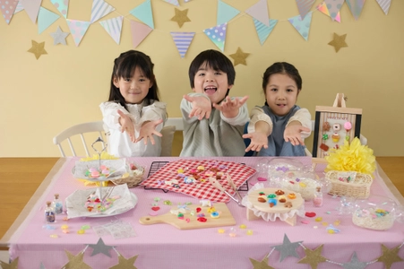 焼いて完成！世界にひとつだけの作品づくり乾きにくい 「シリコンねんど」にクラフトキットシリーズが新登場