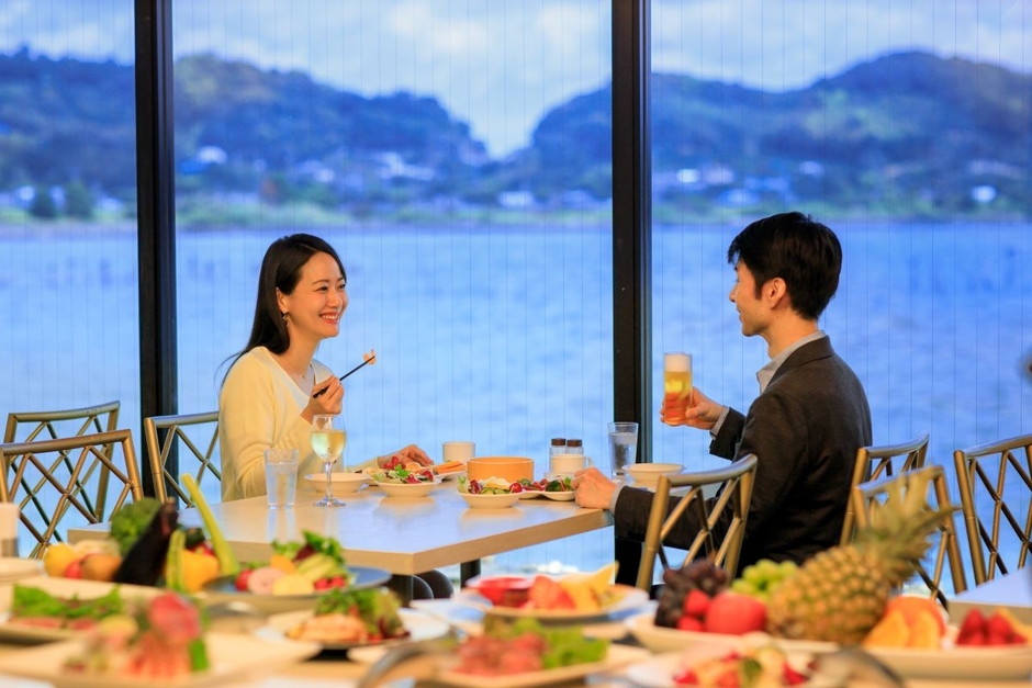 湖の見えるレストラン