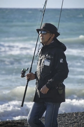 釣りにアウトドアに！アングラーズを熱狂させる機能とデザインの 超多機能　パンツ1体型フィッシングジャケット【アングラーズ　レイヴ】4月6日にMakuakeにて先行予約販売を開始