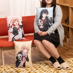 一番くじに「やはり俺の青春ラブコメはまちがっている。完」登場！ 新規描きおろしのクッションや口紅付き(！？)のマグカップも