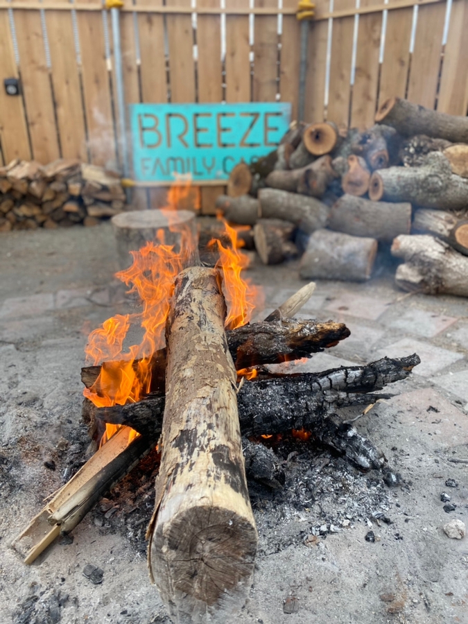 ファイヤーピットでは焚火が楽しめます