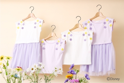KIDSノースリーブTシャツ¥ 3,300 、KIDSチュールワンピース¥4,500(税込)