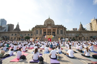 駐日インド大使館主催のヨガイベント 「第10回国際ヨガの日2024」6月21日築地本願寺で開催