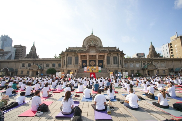 駐日インド大使館主催のヨガイベント 「第10回国際ヨガの日2024」6月21日築地本願寺で開催