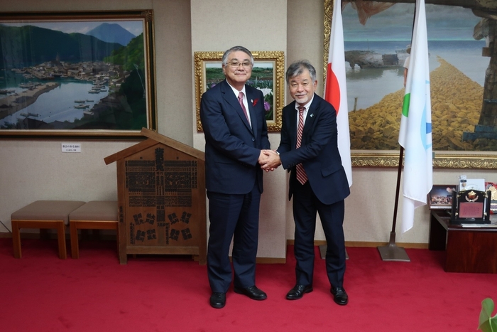 天草市長 中村 五木 様、代表取締役社長 井上 修