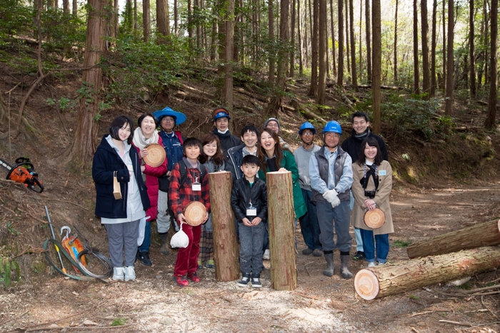 山での伐採見学風景4