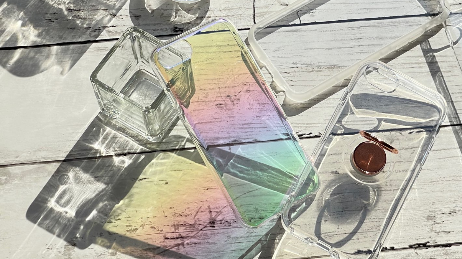 【iPhone SE（第3世代）対応】インスタで人気！光の角度で輝き方が変わる虹色のスマホケースが登場！