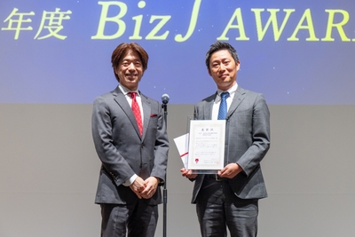NTTデータ・ビズインテグラル 田中宏治社長(左)と、BBS野田久人取締役(右)