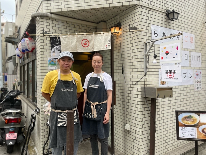 店主の大澤さん(左)と奥様(右)