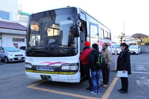 河口湖駅前のバス乗り場