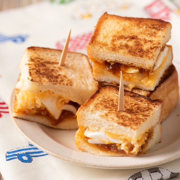 アレンジ例(カレー香る チーズと玉子のホットサンド)