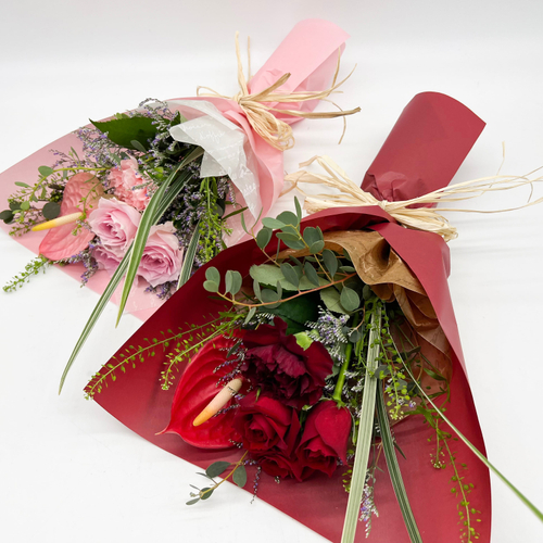 バラと季節のお花の花束＆グラス2種類のセット　￥3.300(税込)